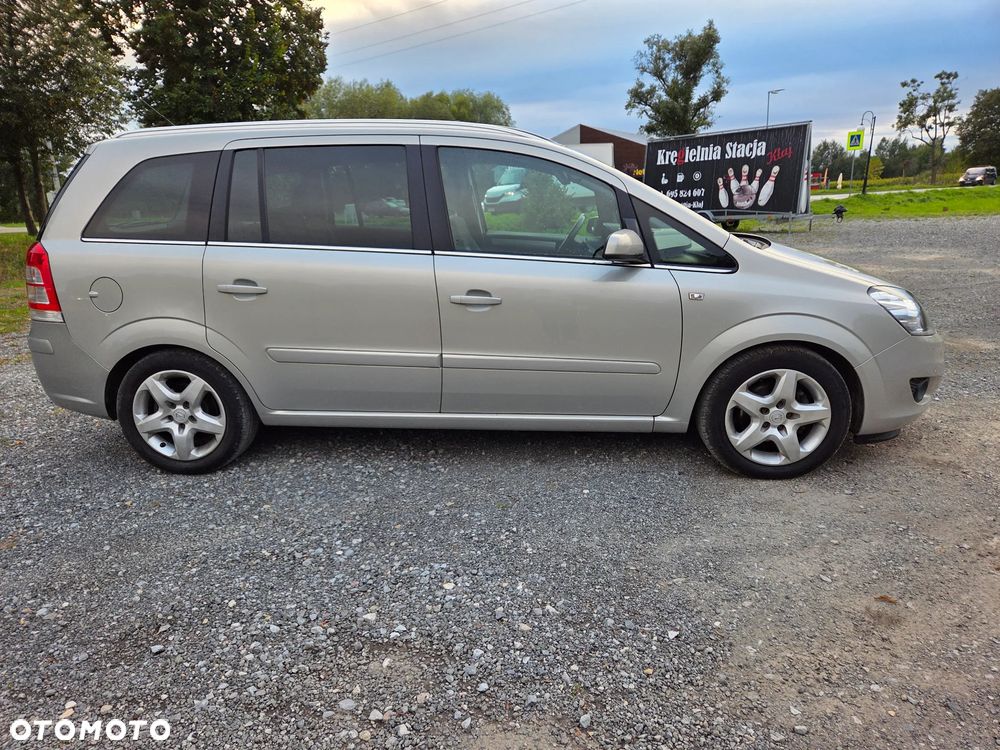 Opel Zafira 1.8 Cosmo Easytronic - 4