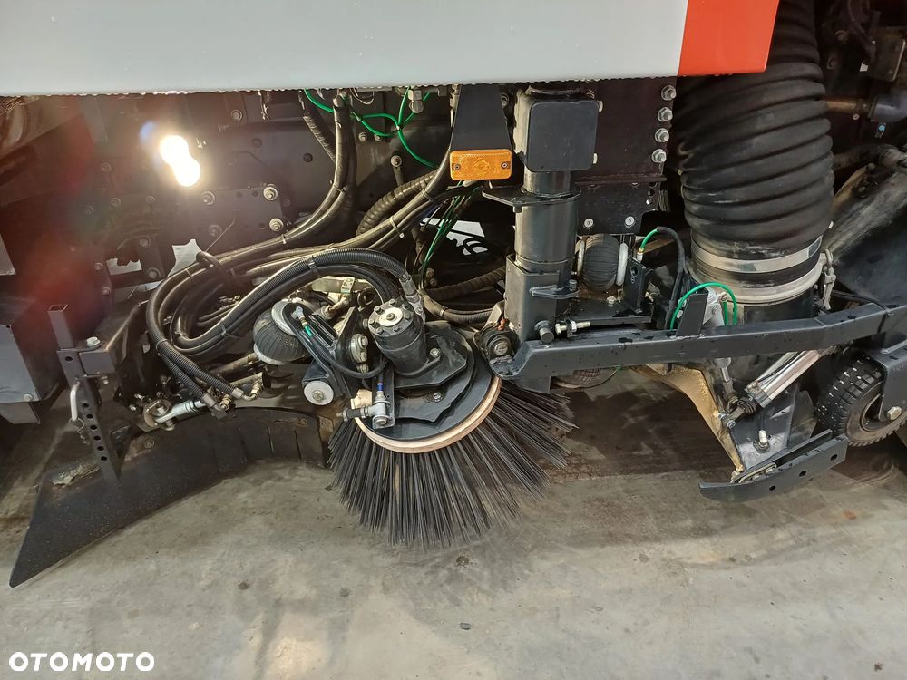 Renault D12 Zamiatarka Zoeller Faun Euro 6 PM10 Szczotki L/R Rok 2017 2 Silniki 2825 MTH - 9