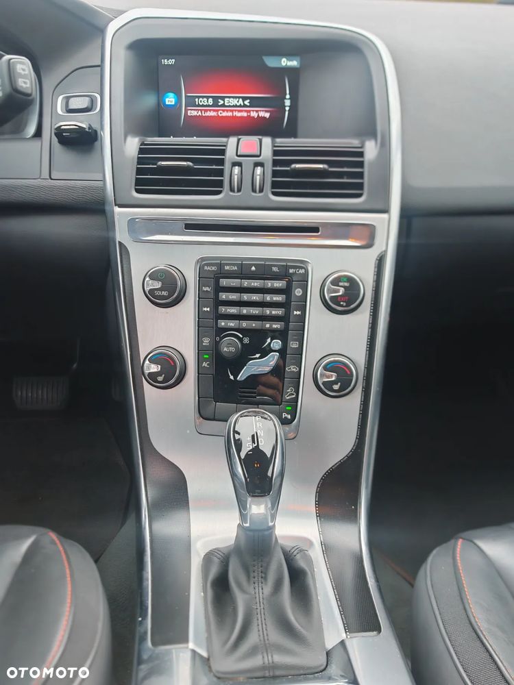 Volvo XC 60 D4 AWD Geartronic Ocean Race - 23