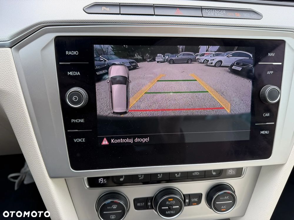 Volkswagen Passat 1.8 TSI BMT Comfortline DSG - 19