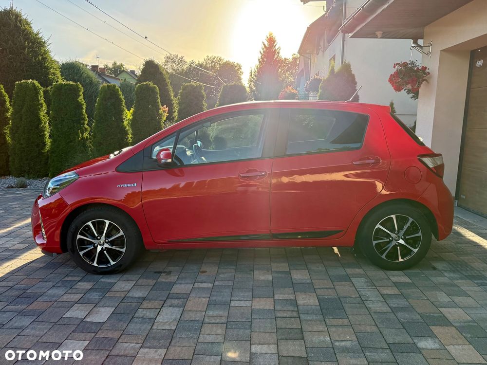 Toyota Yaris Hybrid 100 Sol - 3