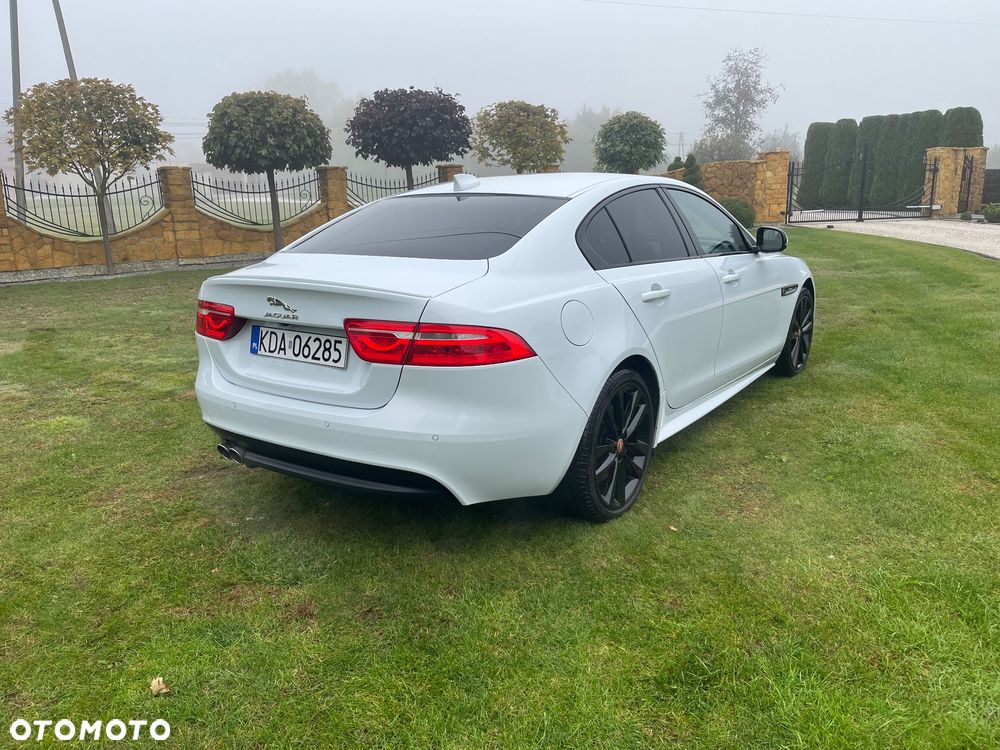 Jaguar XE 2.0 D AWD R-Sport - 18