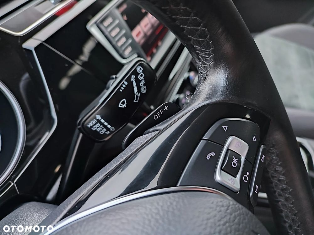 Volkswagen Touran 2.0 TDI BMT Comfortline DSG - 28