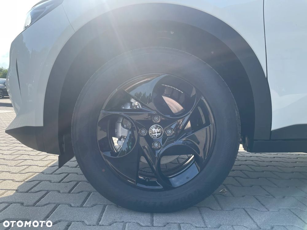 Alfa Romeo Junior 1.2 mHEV Ibrida eDCT - 9