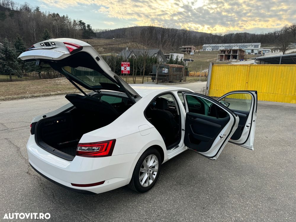 Skoda Superb 1.6 TDI DSG Ambition - 14