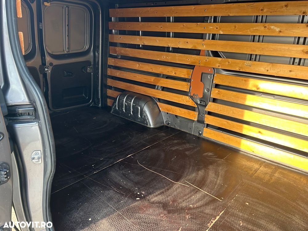 Renault Trafic 1.6 dCi 120 Grand Combi Authentique - 4