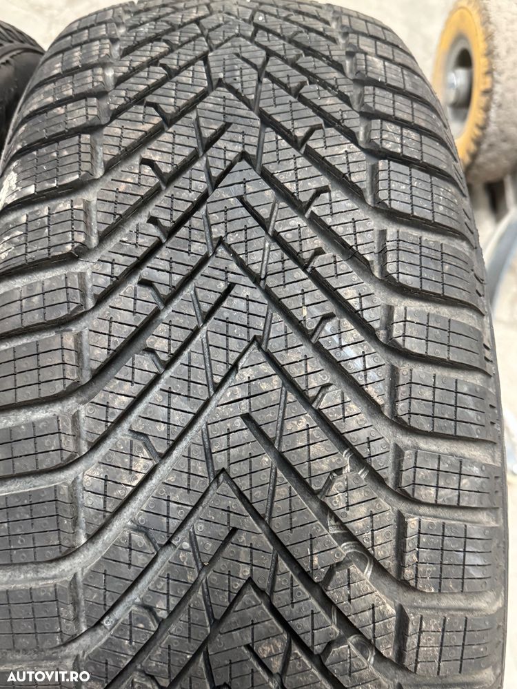 Vând 2 anvelope 235/50/19 Pirelli de iarnă noi - 2