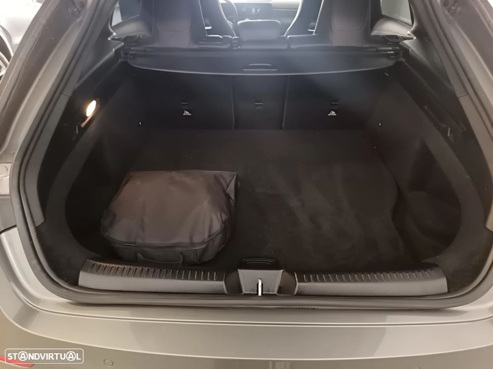 Mercedes-Benz CLA 250 e 8G-DCT AMG Line - 12