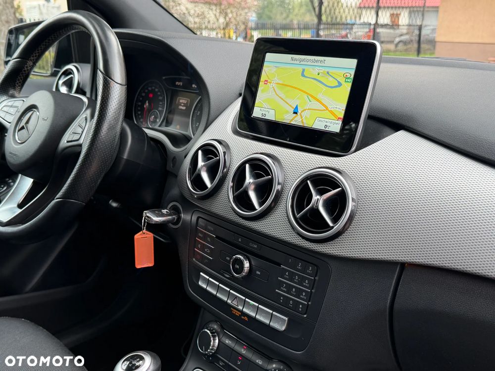 Mercedes-Benz Klasa B 180 UrbanStyle Edition - 28