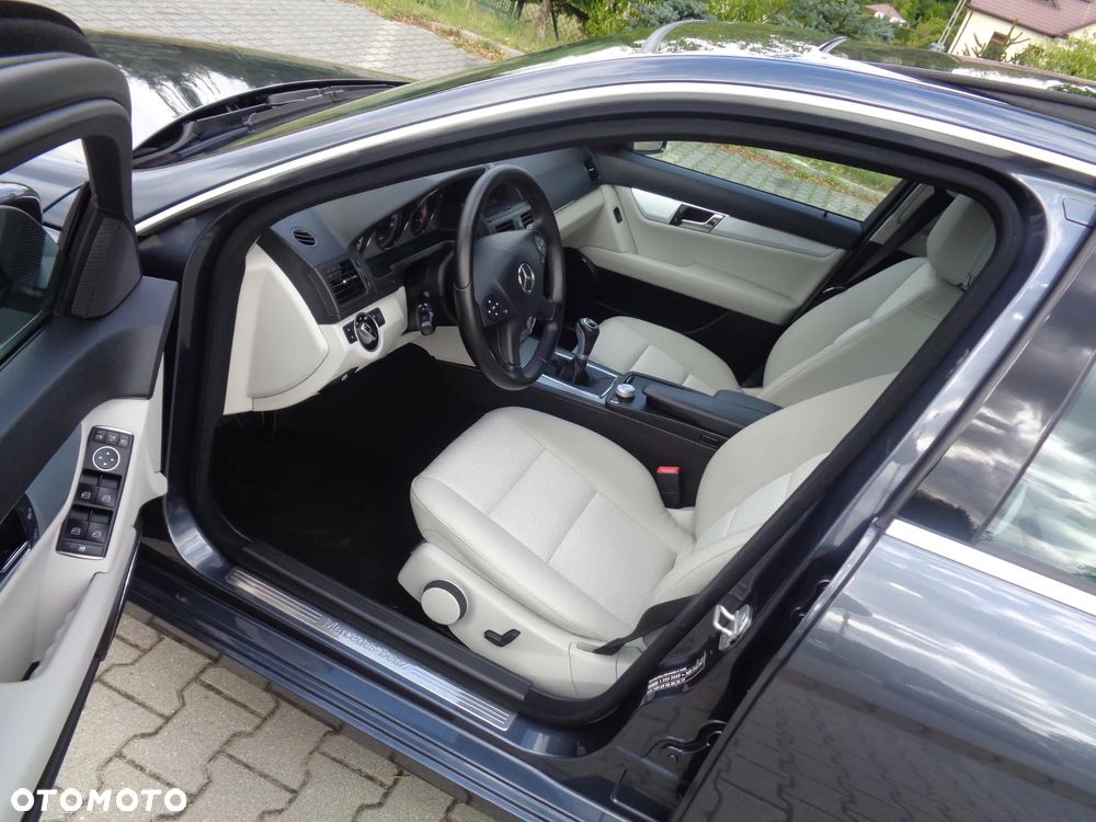 Mercedes-Benz Klasa C 180 CGI BlueEff Avantgarde - 10