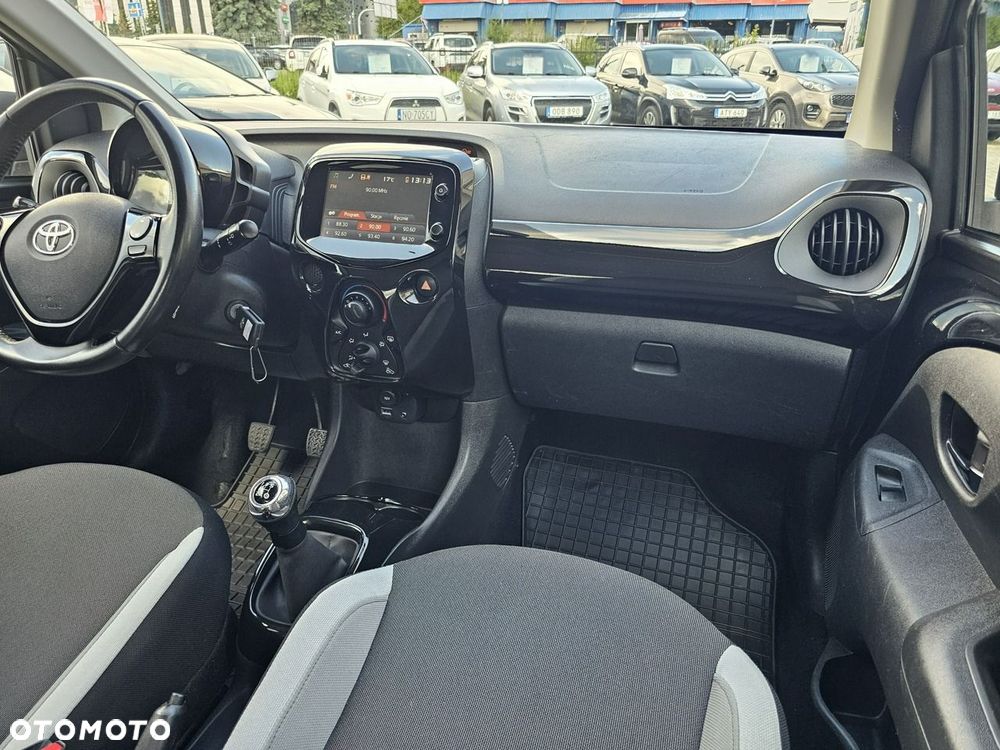 Toyota Aygo x-play touch - 20