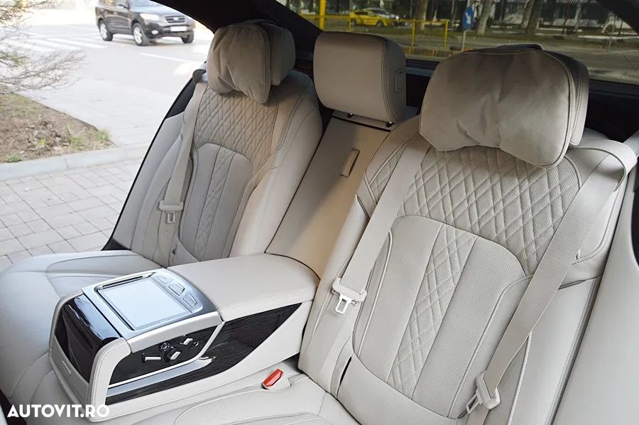 BMW Seria 7 740d xDrive - 38