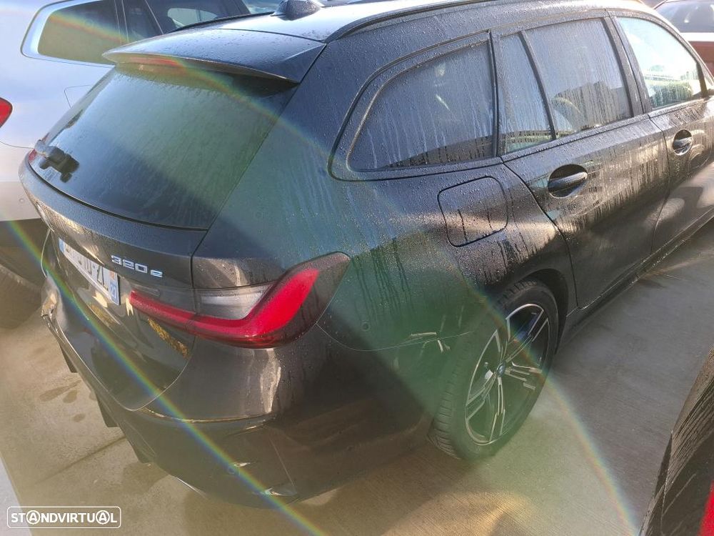 BMW 320 e Pack Desportivo M Auto - 3