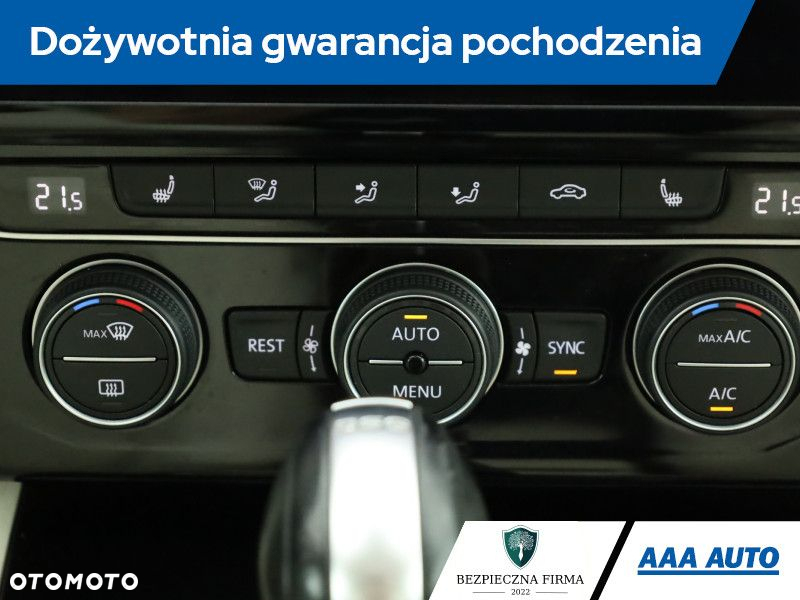 Volkswagen Passat - 11