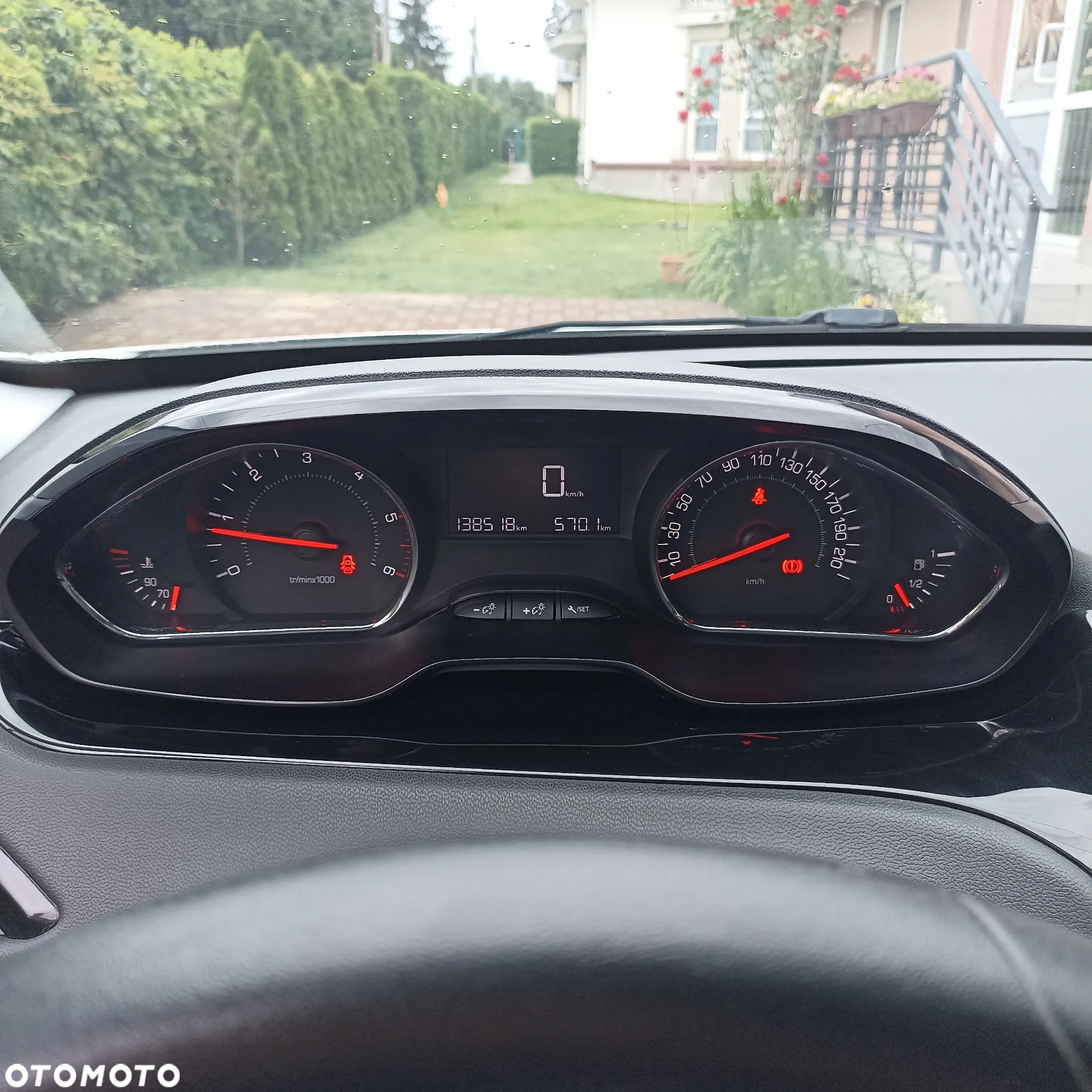 Peugeot 208 - 13
