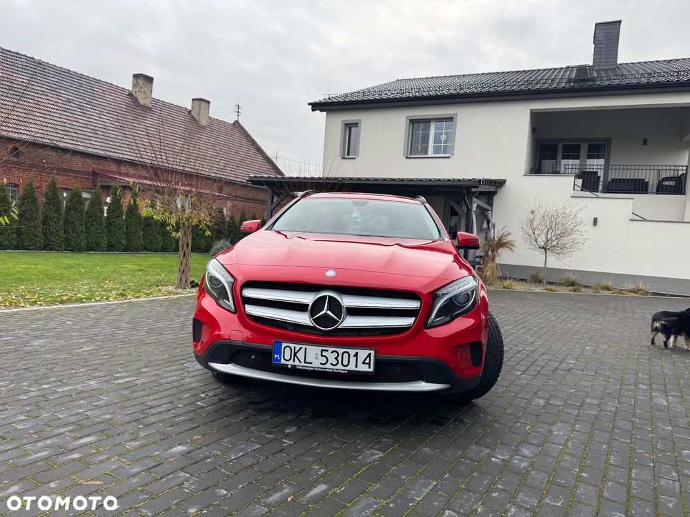Mercedes-Benz GLA 200 - 4