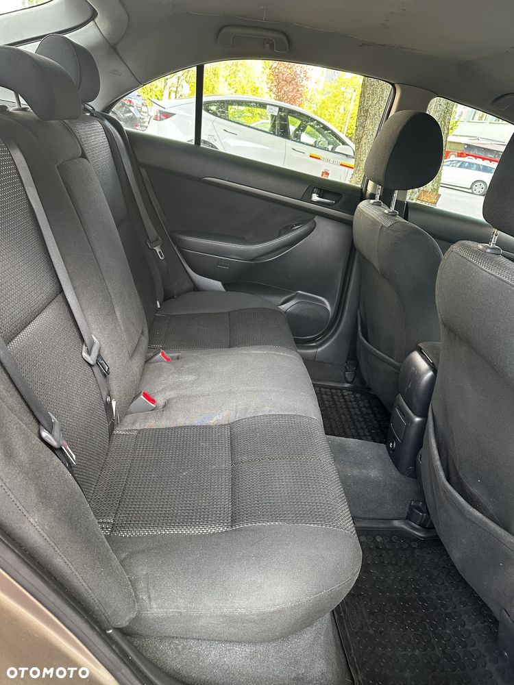 Toyota Avensis 1.8 VVT-i Sol - 22