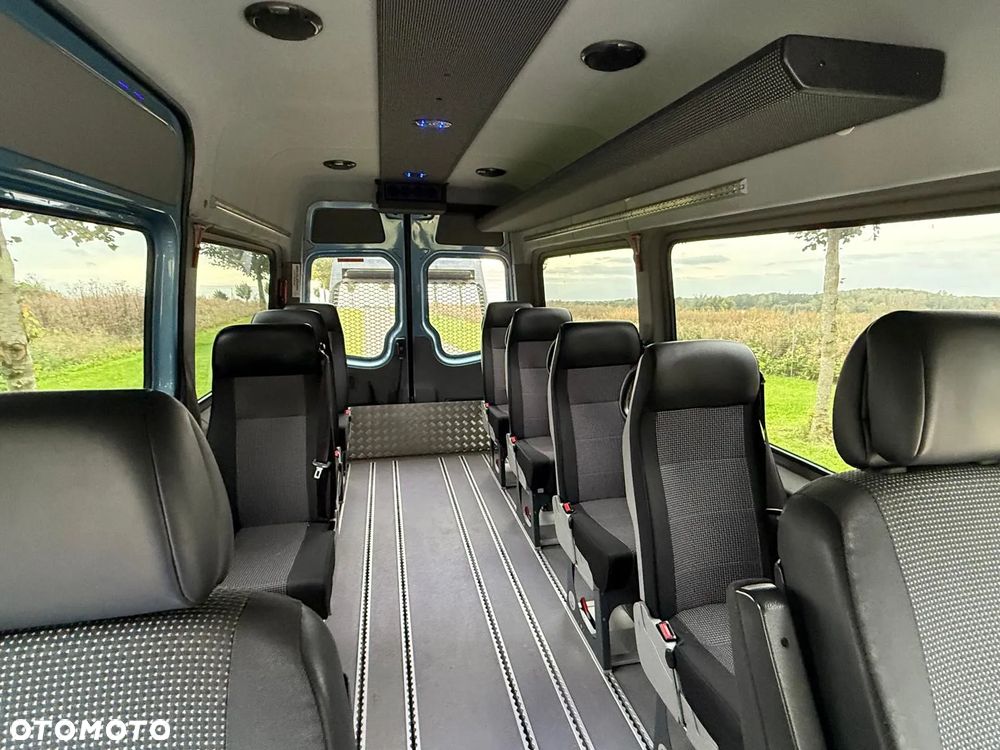 Mercedes-Benz Sprinter - 13