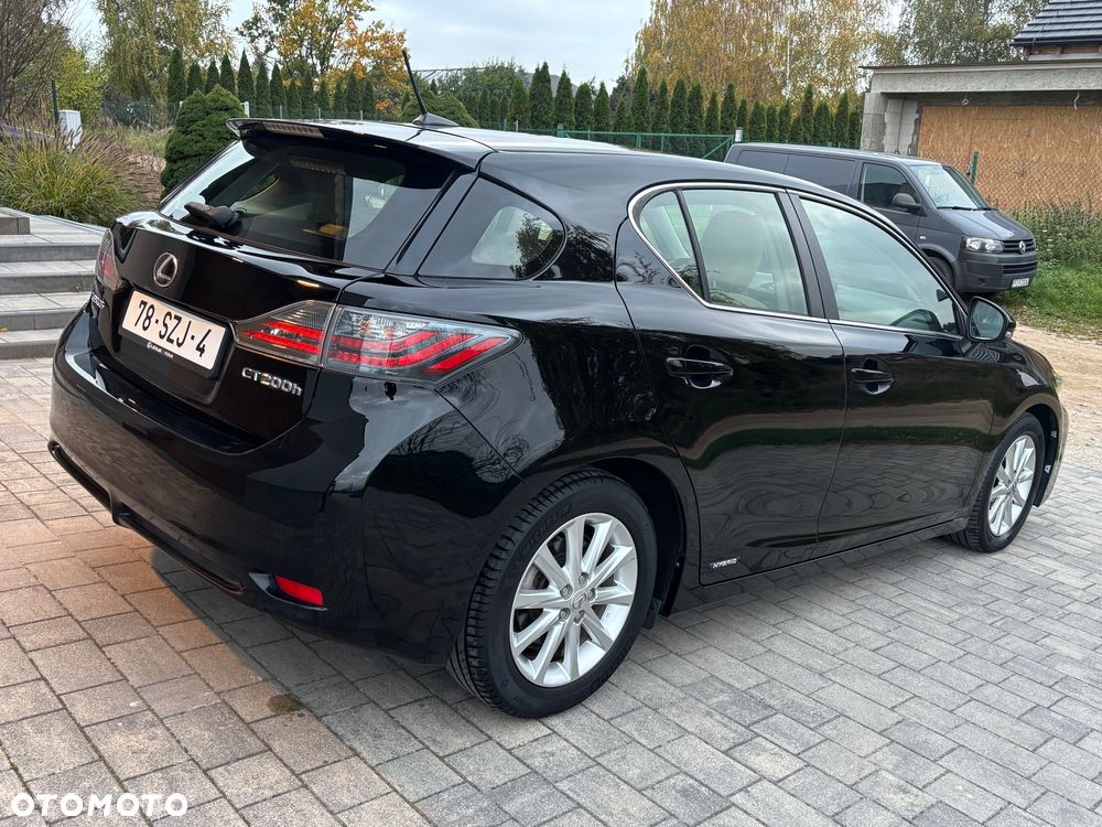 Lexus CT - 12