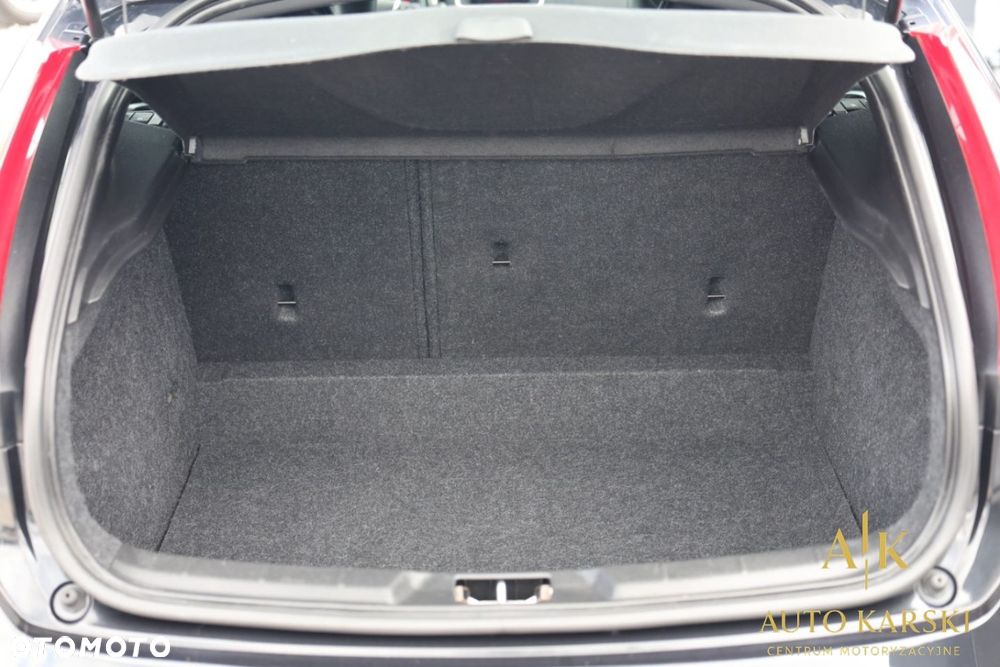 Volvo V40 - 40