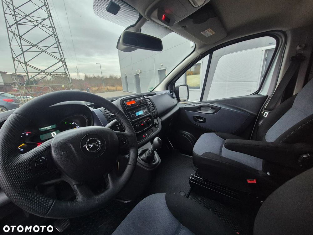 Opel Vivaro - 11