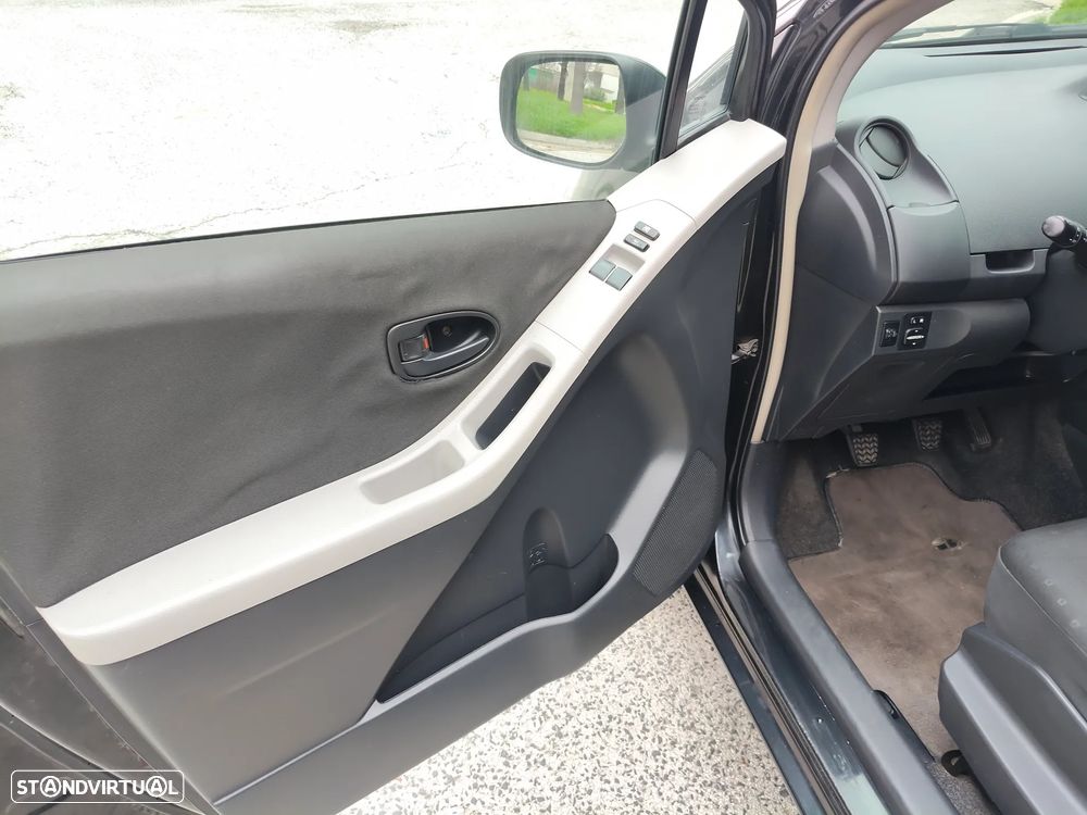 Toyota Yaris 1.0 VVT-i AC - 17