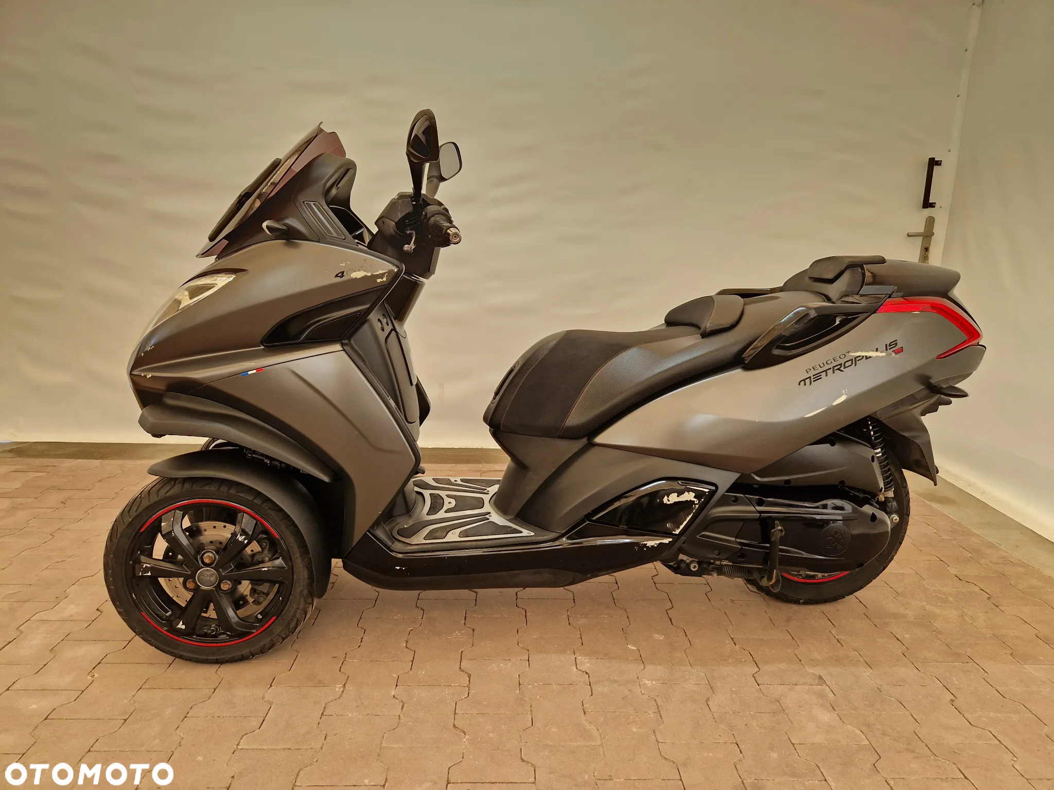 Peugeot Metropolis - 4