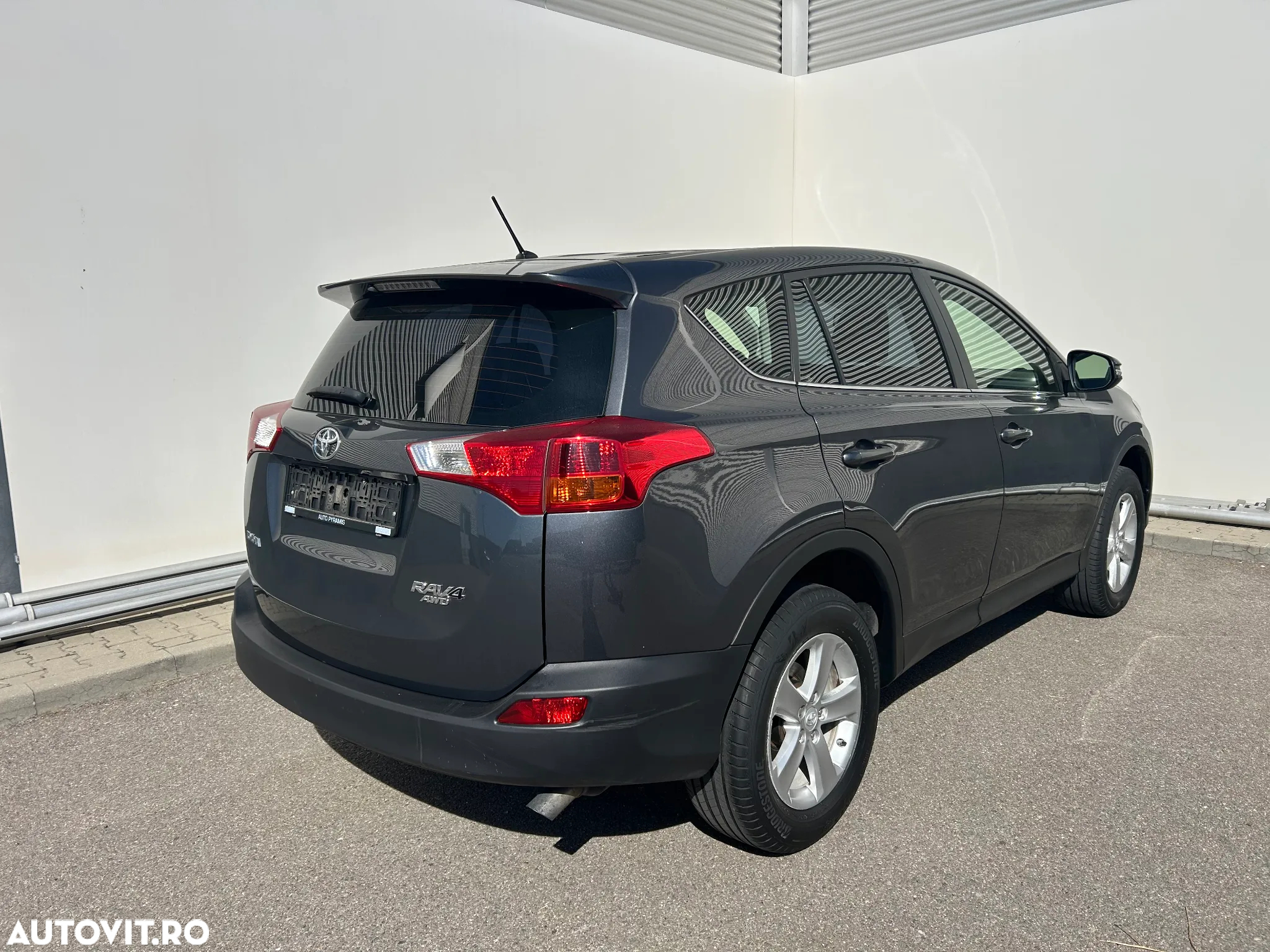 Toyota RAV4 - 3