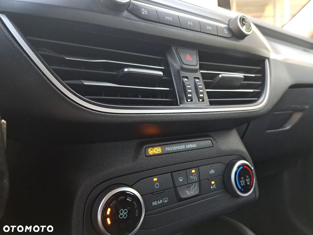 Ford Focus 1.0 EcoBoost mHEV Connected - 32