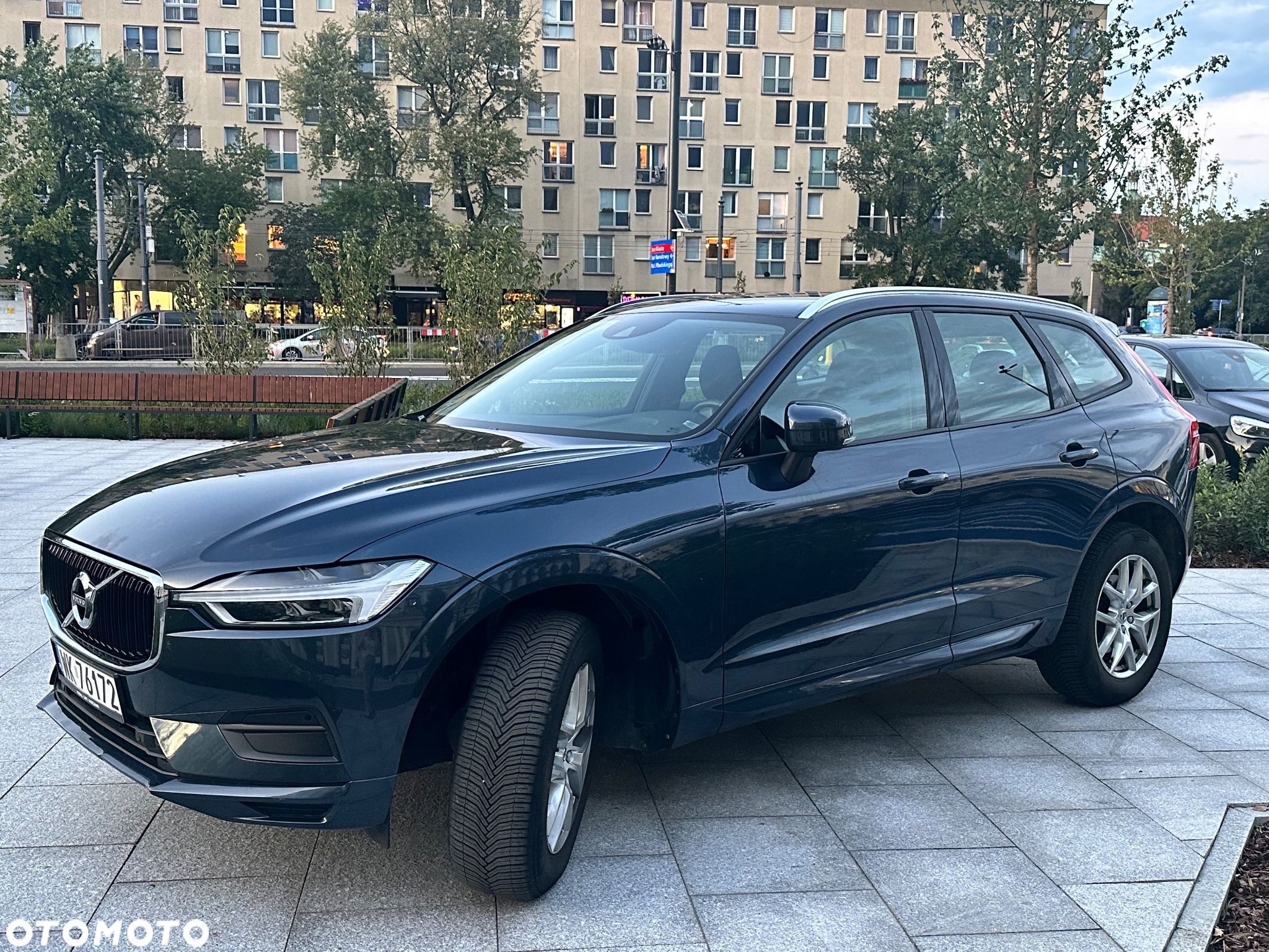 Volvo XC 60 T4 Momentum - 1