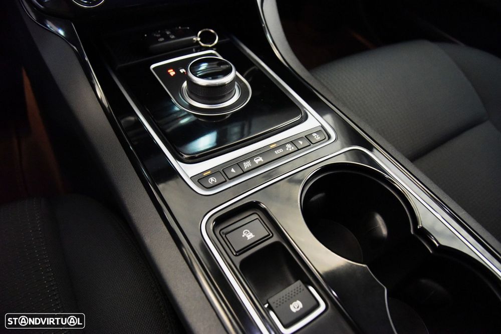 Jaguar XE 2.0 D Portfolio Aut. - 18