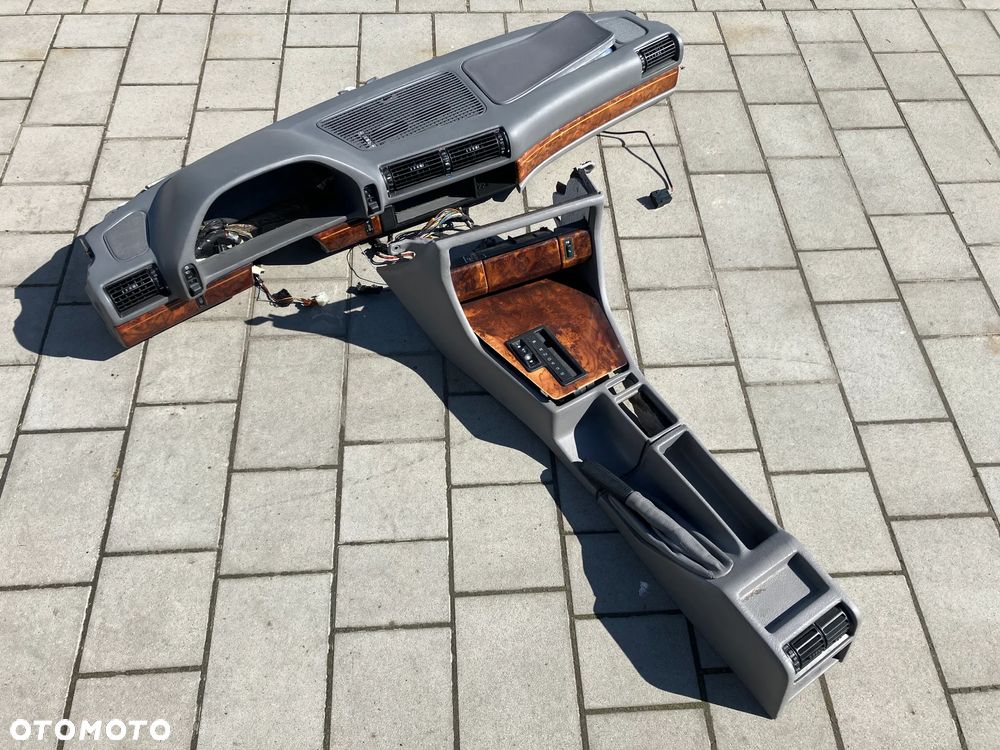 DESKA ROZDZIELCZA KONSOLA BMW E32 SZARA LIFT AIRBAG SCHOWEK KRATKA TUNEL - 1