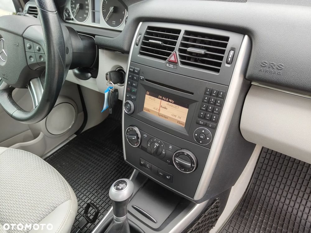 Mercedes-Benz Klasa B 150 Special Edition - 27