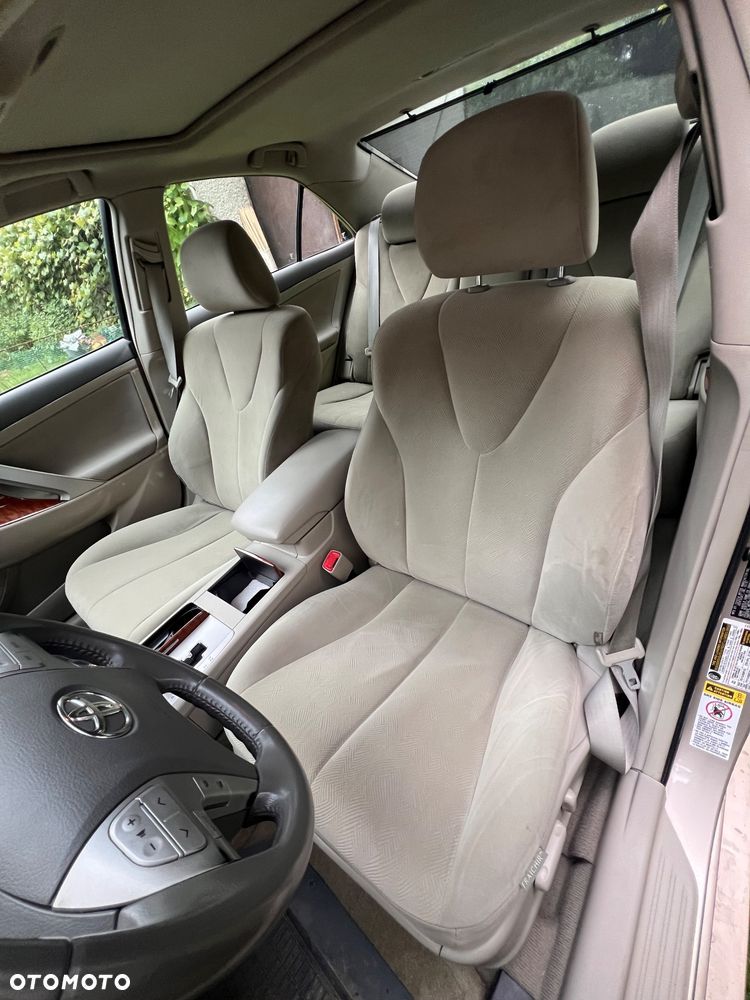 Toyota Camry - 35