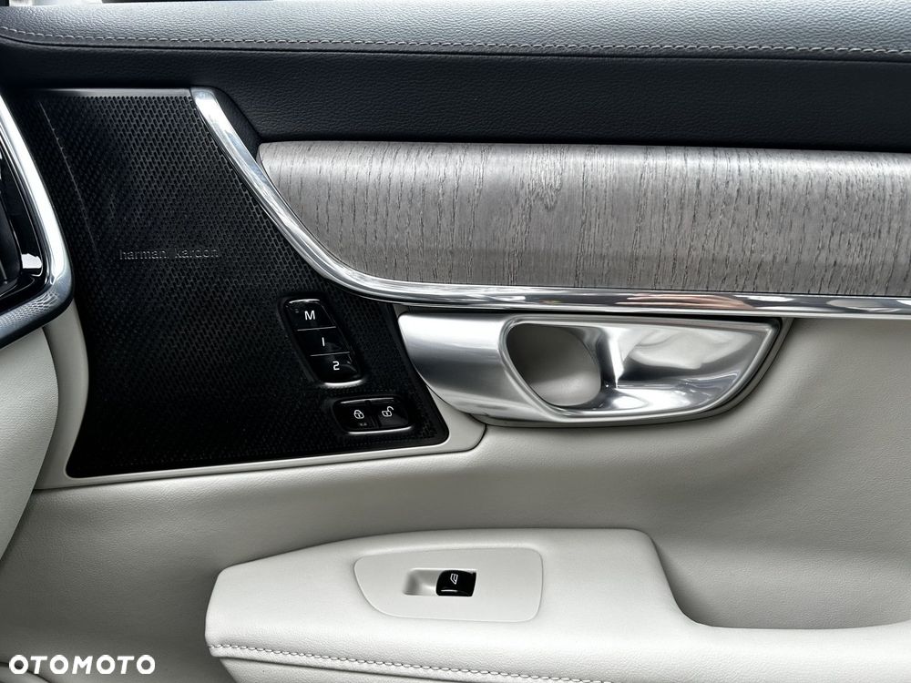 Volvo V90 Cross Country - 21