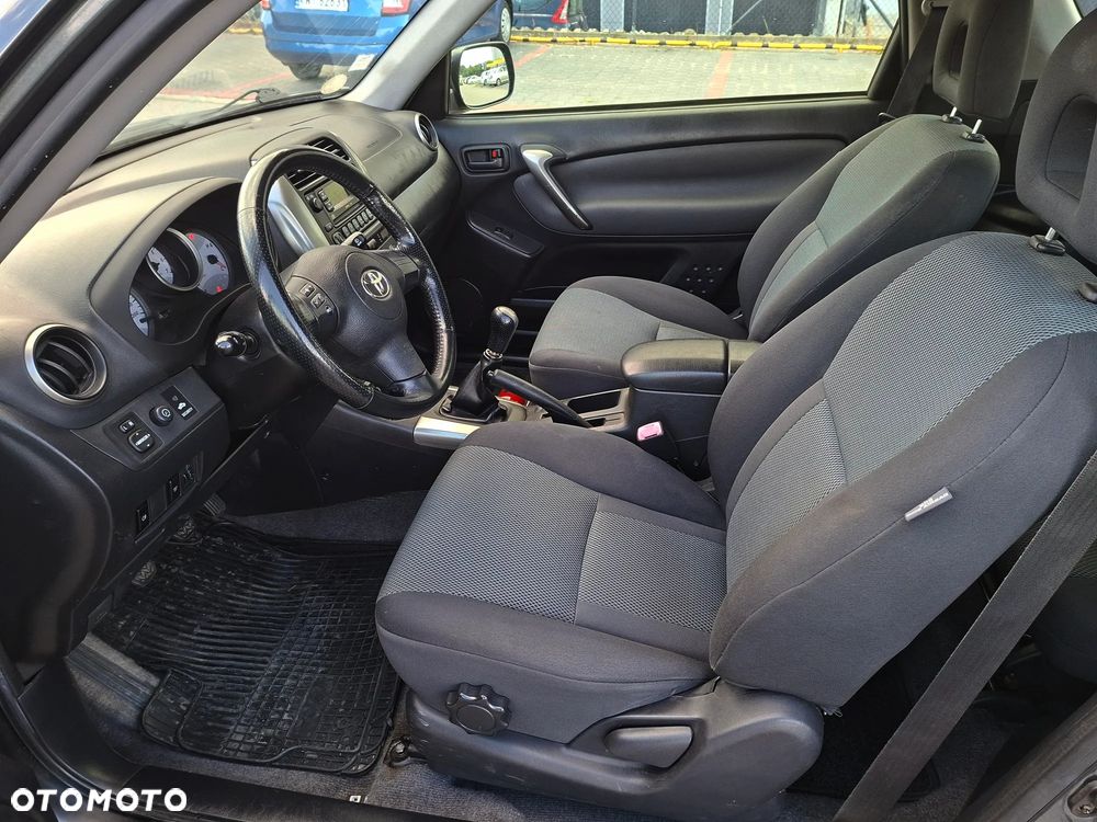 Toyota RAV4 D-4D 4x4 - 19