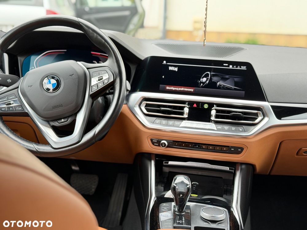 BMW Seria 3 330i xDrive Sport Line - 13