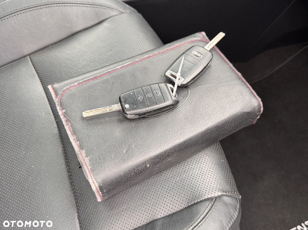 Kia Carens 1.7 CRDi L 7os DCT - 35
