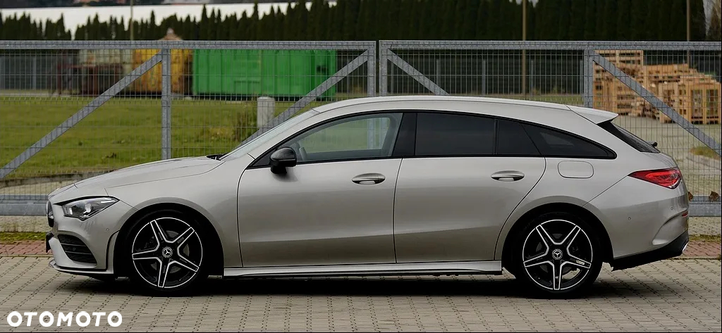 Mercedes-Benz CLA 180 Shooting Brake AMG Line - 17