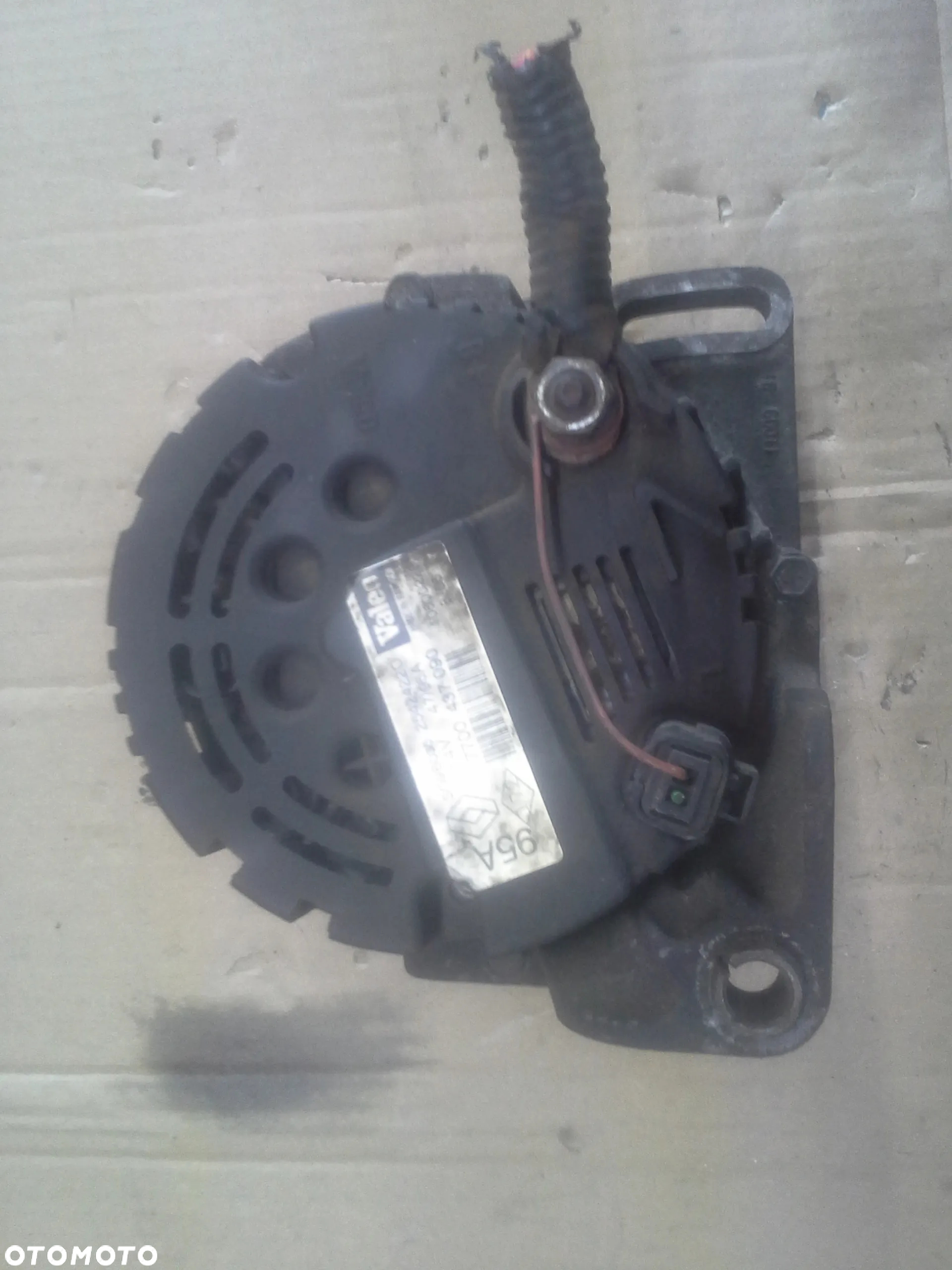 Renault Clio Kangoo Thalia 1.2 16V alternator Valeo 95A  7700437090  SG9B035  25424220 - 11