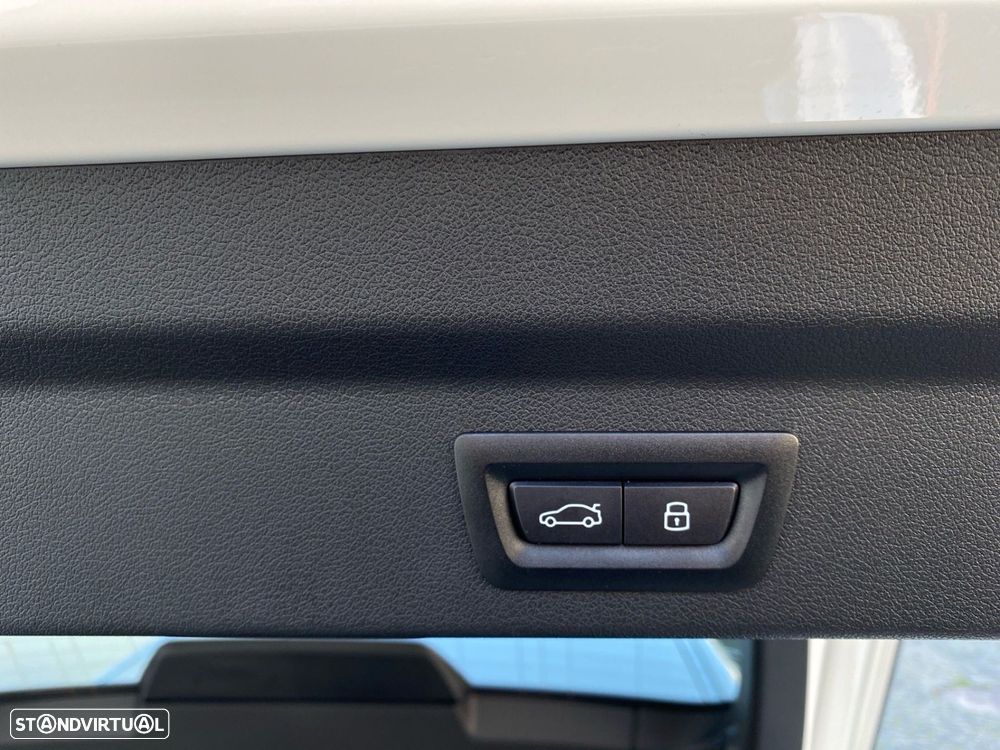 BMW iX2 eDrive20 Pack Desportivo M - 22