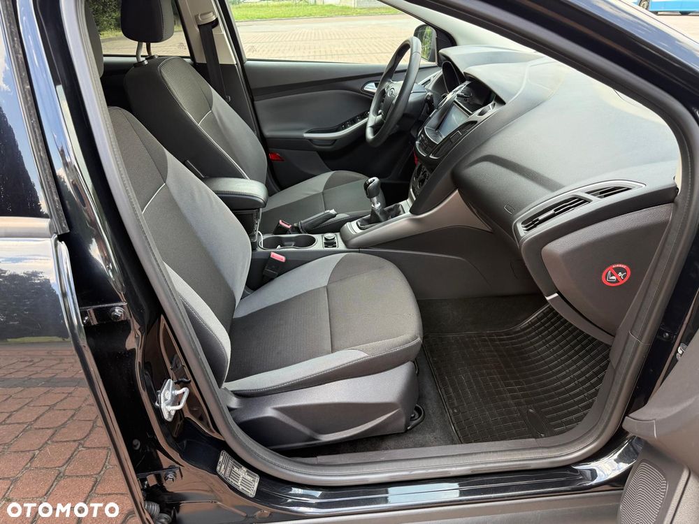 Ford Focus 1.0 EcoBoost Trend - 29