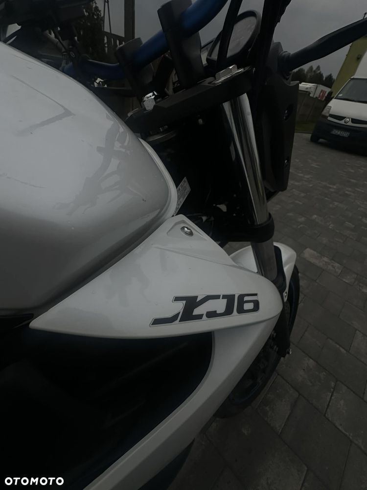 Yamaha XJ - 6