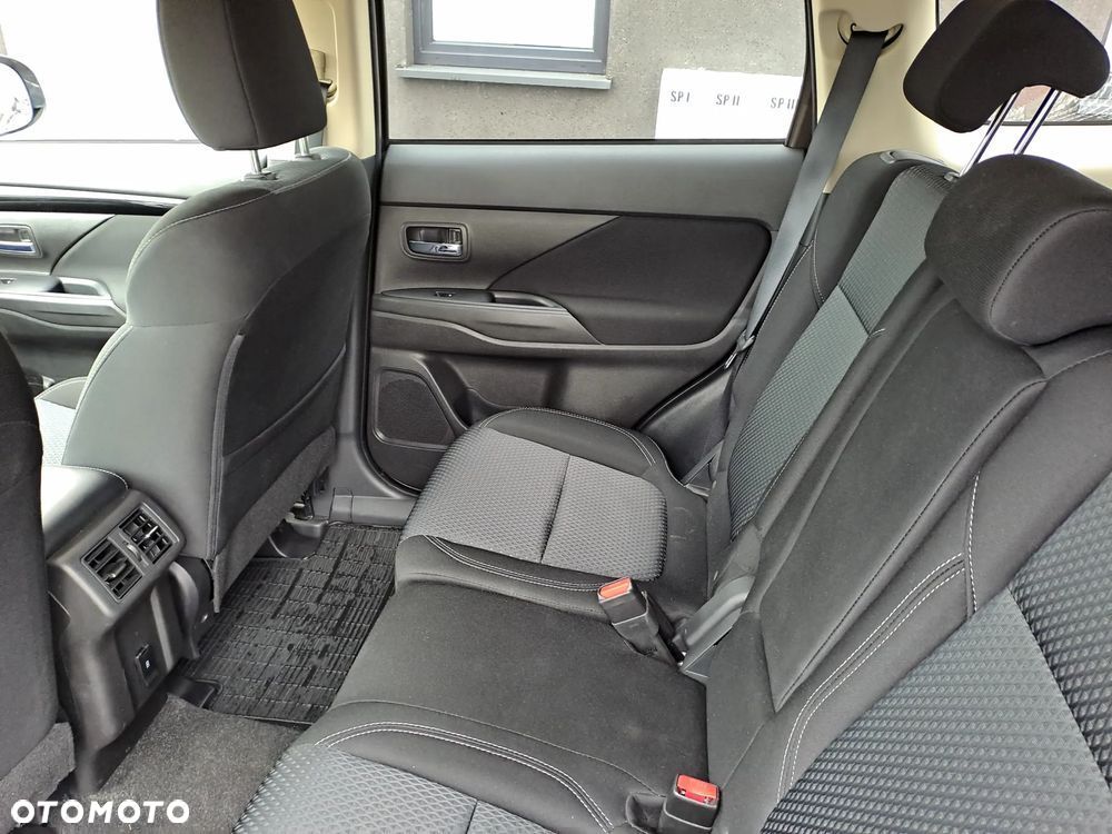 Mitsubishi Outlander 2.0 Intense + 4WD CVT - 9