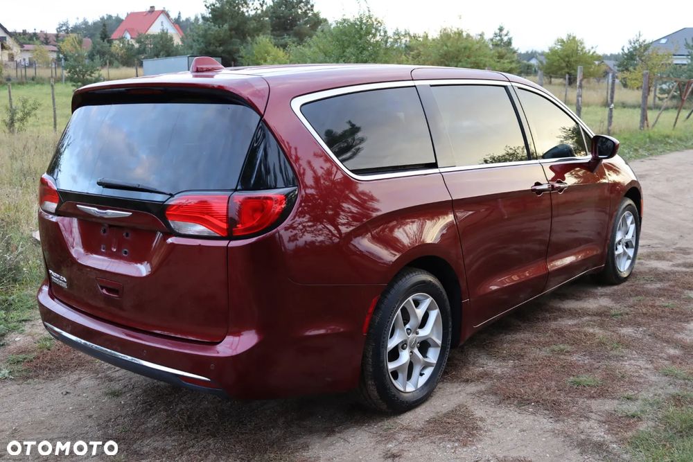 Chrysler Pacifica - 11