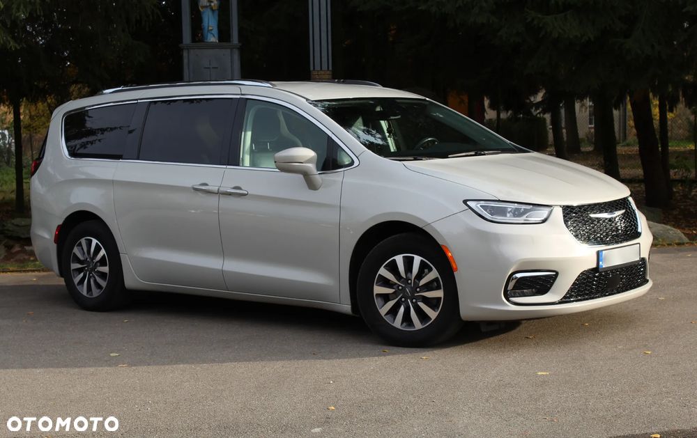 Chrysler Pacifica - 2