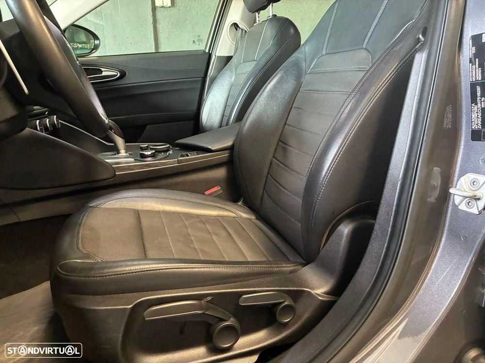 Alfa Romeo Giulia 2.2 D Super AT8 - 18
