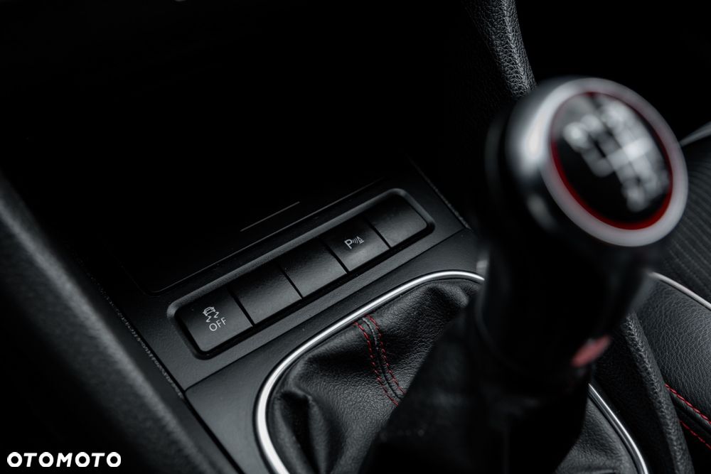 Volkswagen Golf 2.0 GTI adidas - 30