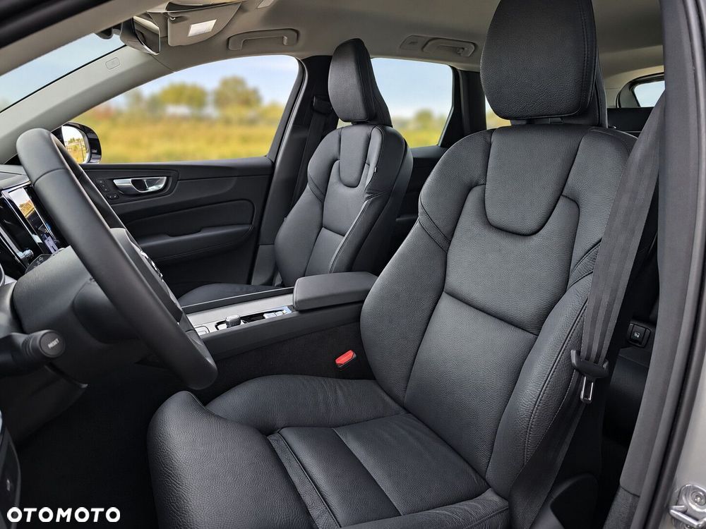 Volvo XC 60 B4 D Plus Dark - 12