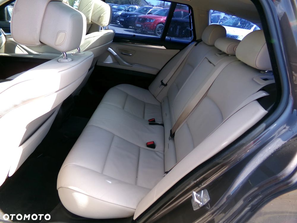BMW Seria 5 520d Sport-Aut - 9